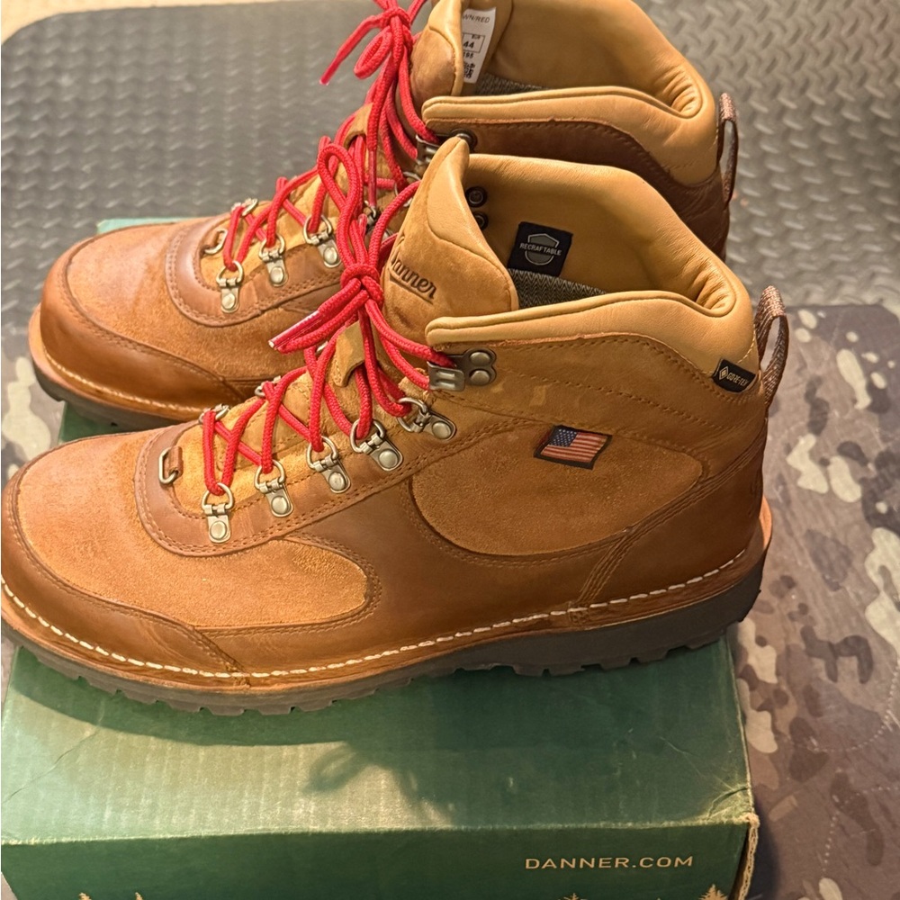 Danner Cascade Crest WP